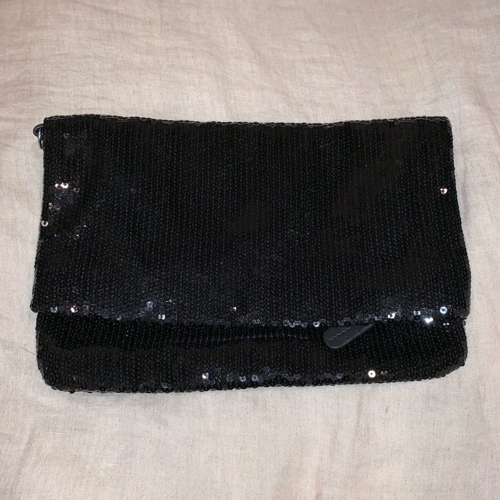 Ugg clutch